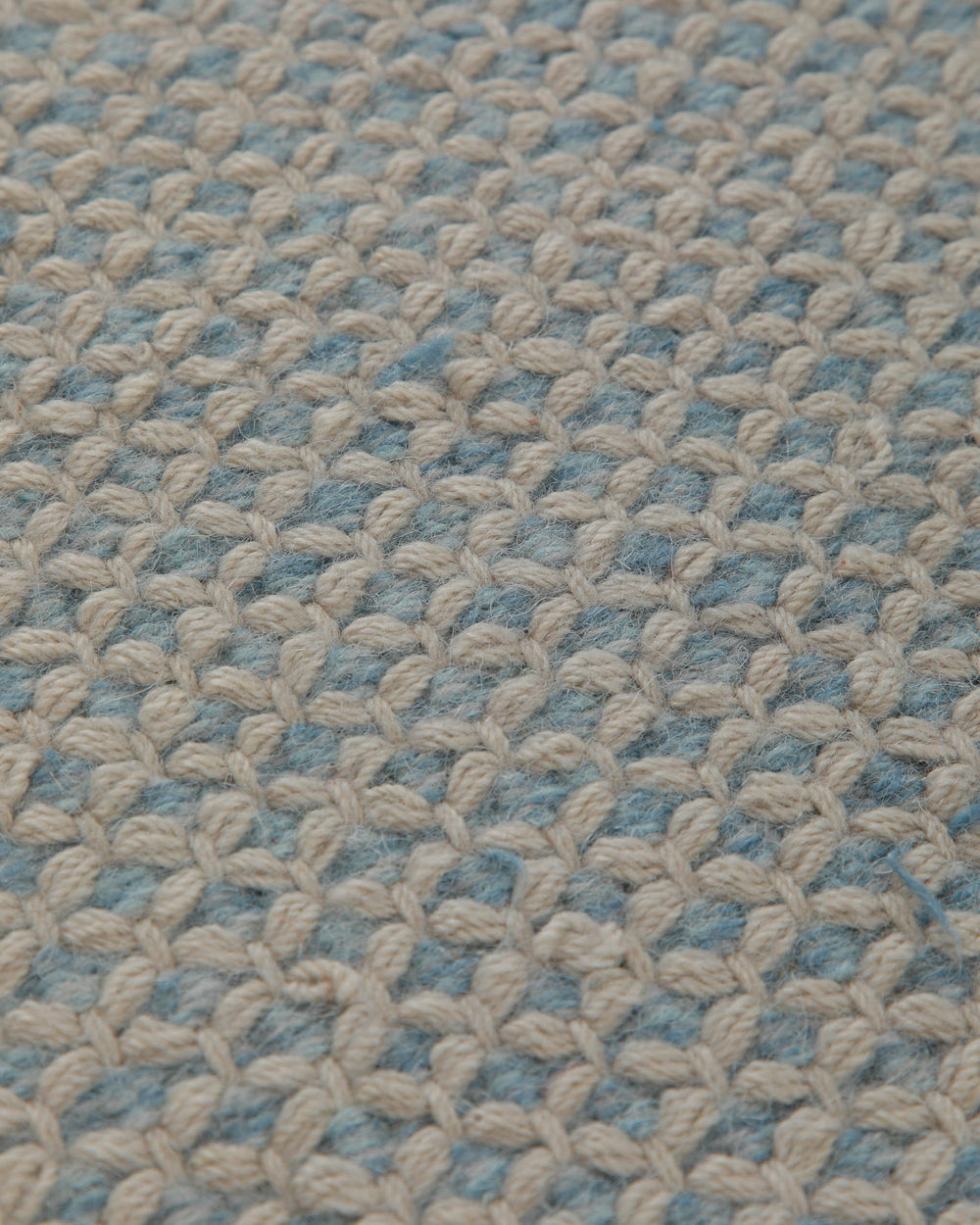 Summer Handwebteppich Wolle hellblau natur 160x230 cm – Detailansicht des Flors