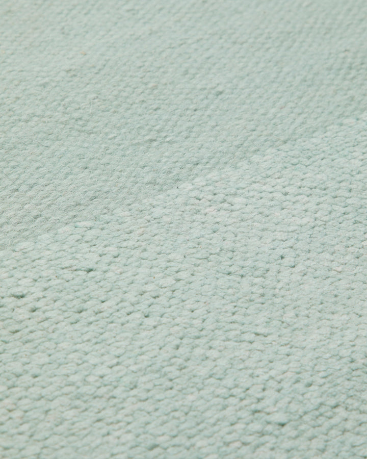 Spring Handwebteppich Chenille uni mint 160x230 cm – Nahaufnahme von Struktur und Textur