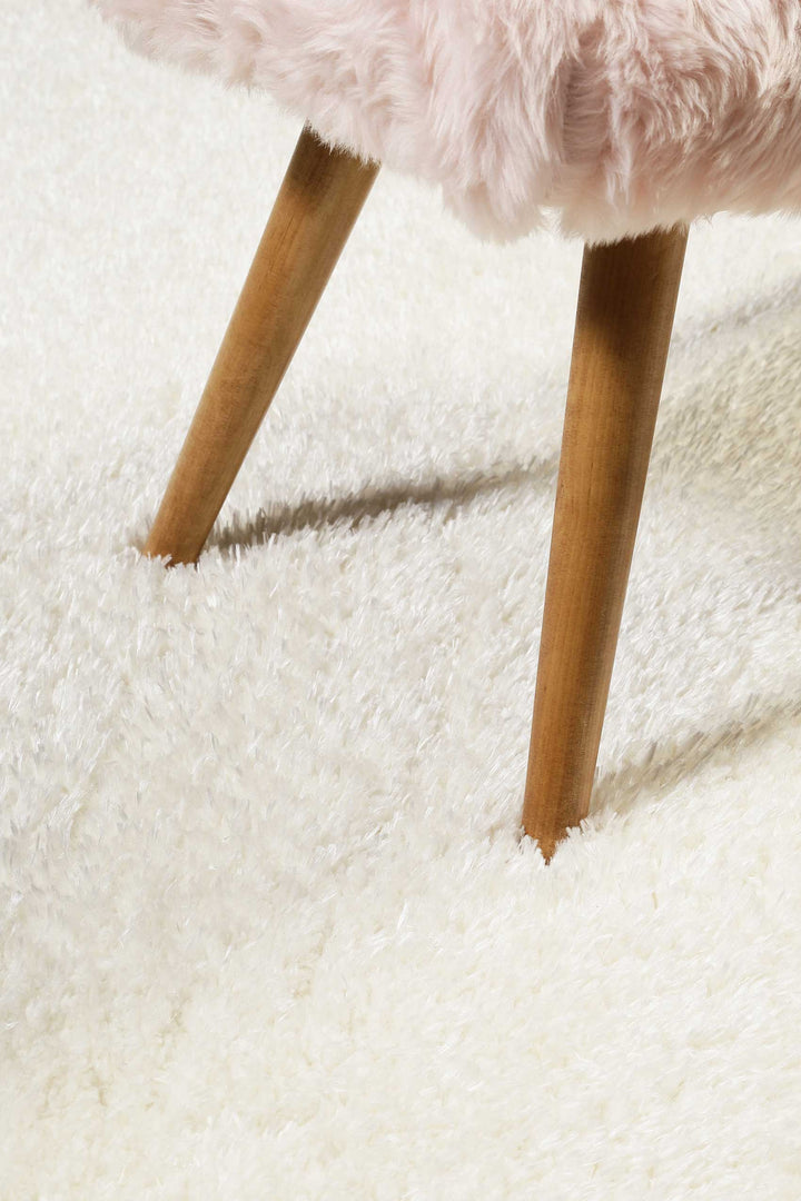 Hochflor Teppich Toubkal Weiß Creme rechteckig mit Hocker gezoomt