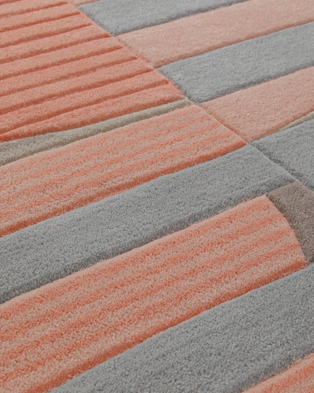 Kreissegmente in Koralle - Handtuft mit Rippenrelief 160 x 230 cm – Detailaufnahme der Textur