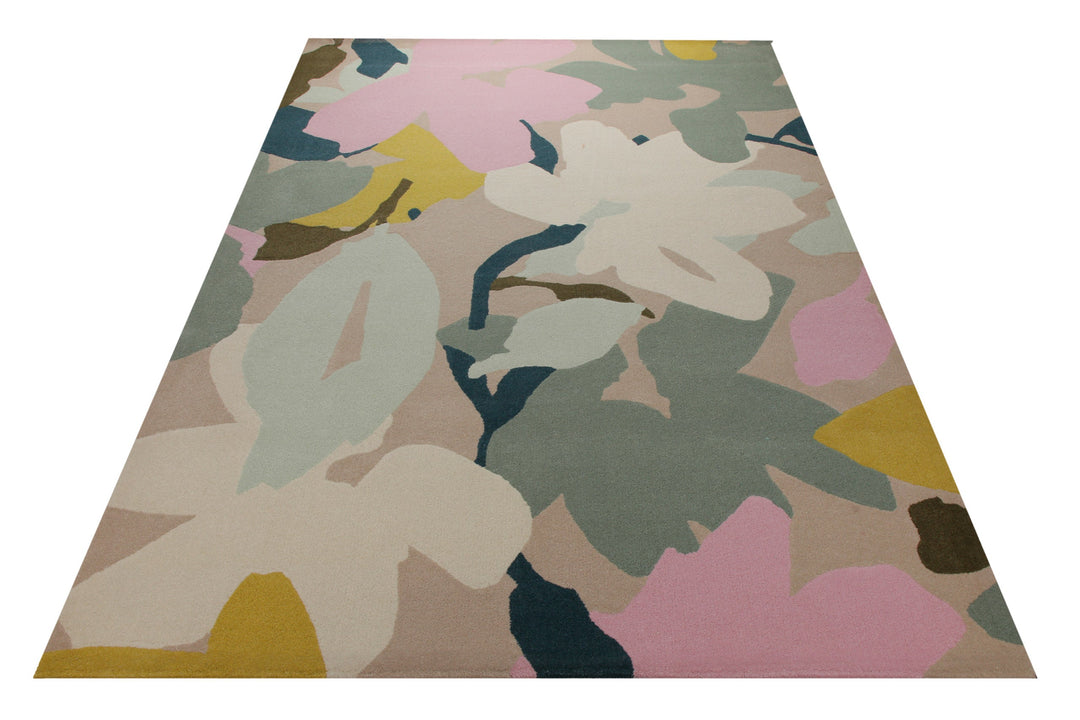 Aquarellflora in Pastell - Handtuft Wolle 160 x 230 cm – Teppich im Raum platziert
