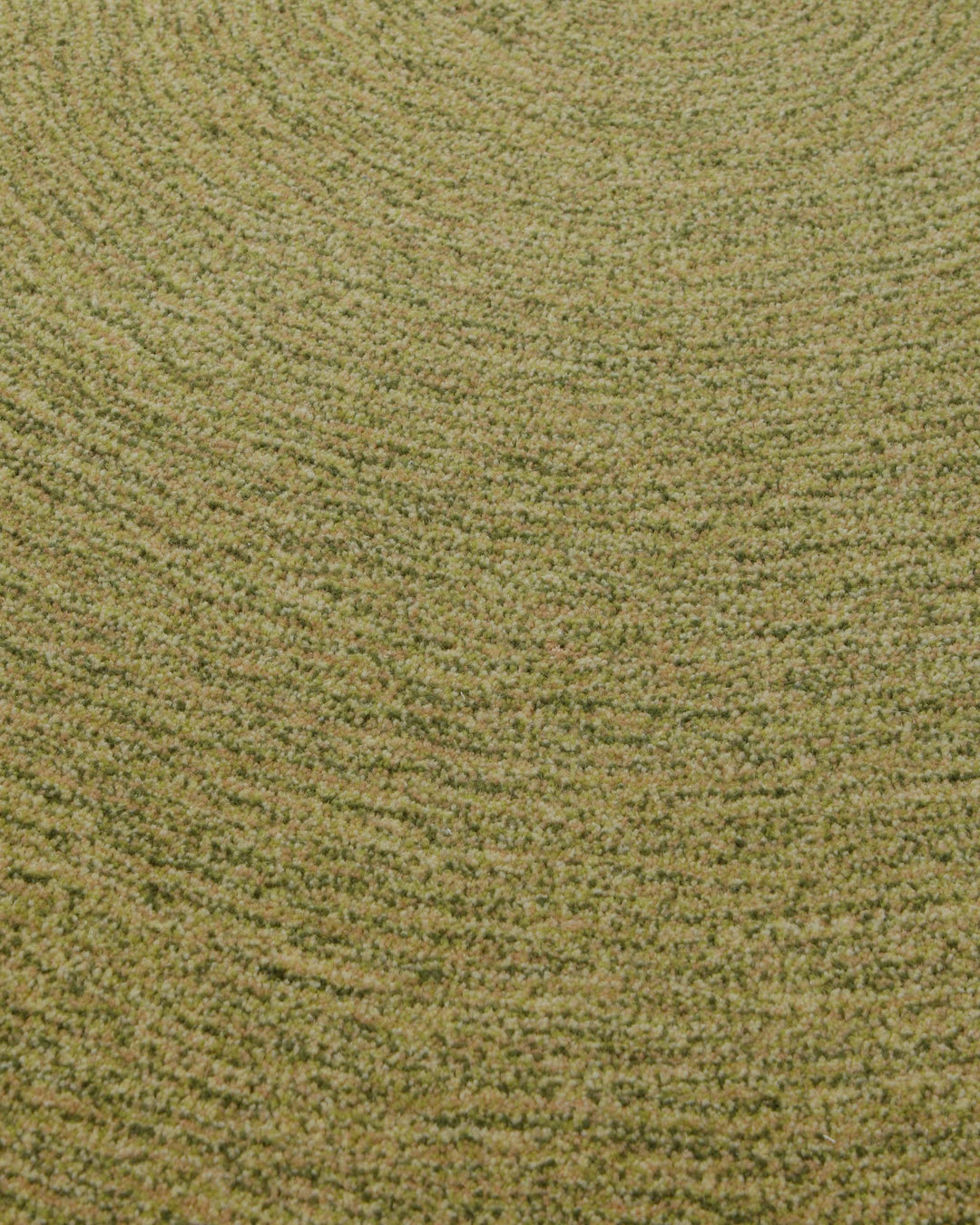 Kreiswirbel in Oliv - Handtuft Wolle 160 x 230 cm – Produktfoto freigestellt