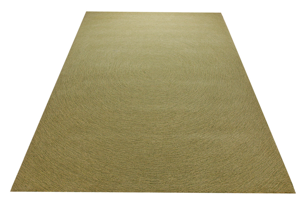 Kreiswirbel in Oliv - Handtuft Wolle 160 x 230 cm – Teppich im Raum platziert