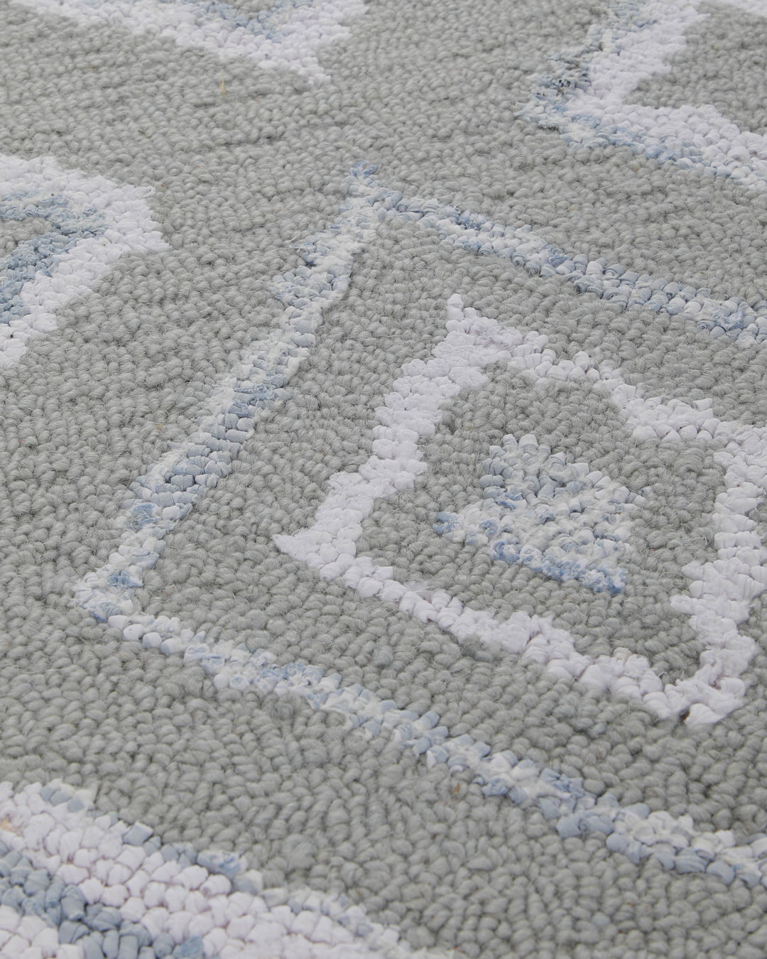 Berber-Raute in Hellgrau - Handtuft Wolle 160 x 230 cm – Produktfoto freigestellt