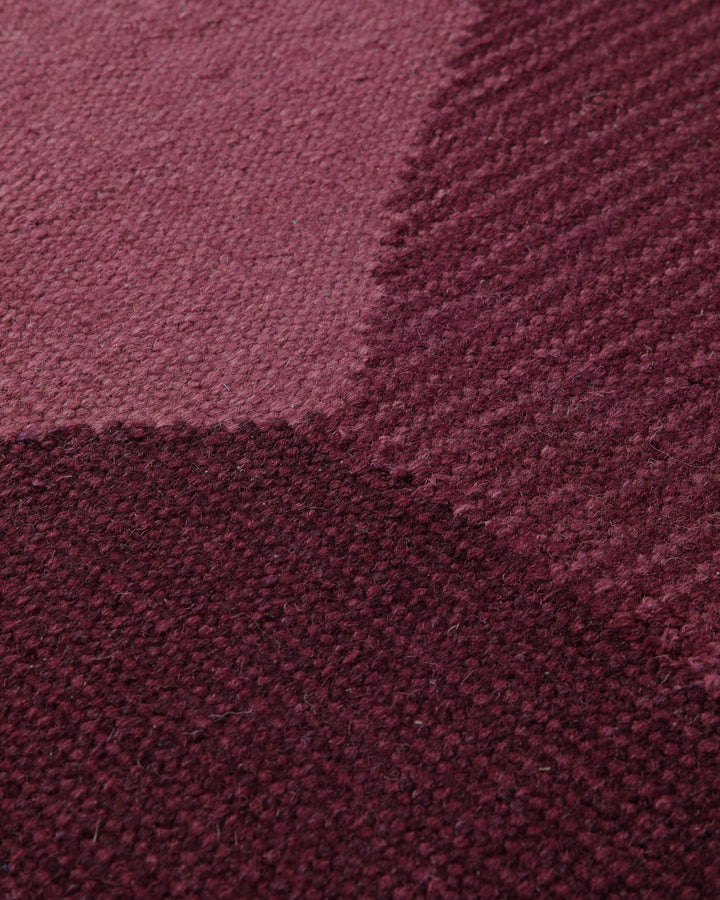 Handwebteppich Wolle Rautenmuster beere 160x230 cm – Detailaufnahme der Musterung
