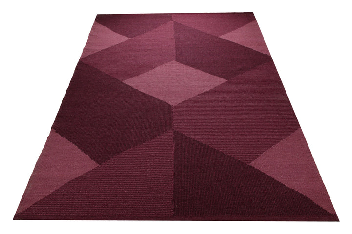 Handwebteppich Wolle Rautenmuster beere 160x230 cm – im Raum platziert
