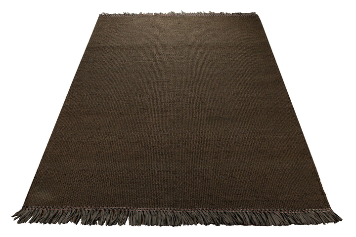 Dedon Outdoor Handwebteppich uni braun 160x230 cm – im Wohnraum in Szene gesetzt