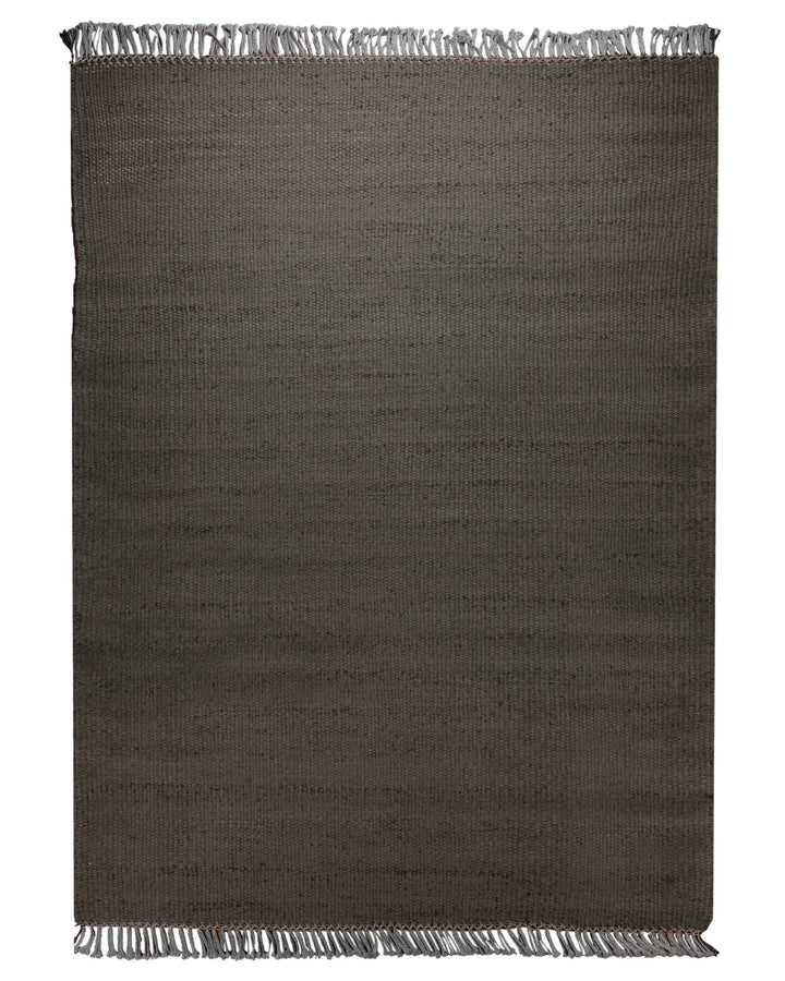 Dedon Outdoor Handwebteppich uni taupe 160x230 cm – Komplettansicht des Teppichs freigestellt