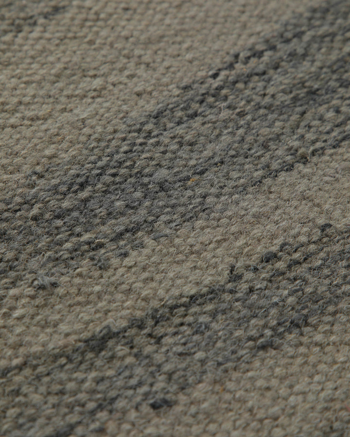 Handwebteppich Wolle Wellenstruktur grau 160x230 cm – Nahaufnahme der Farbgebung