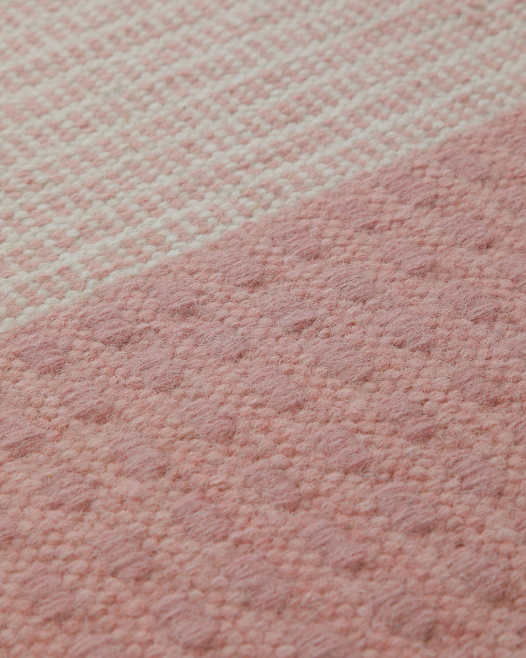 Handwebteppich Wolle Breitstreifen rosé grau 160x230 cm – Close-up der Webart