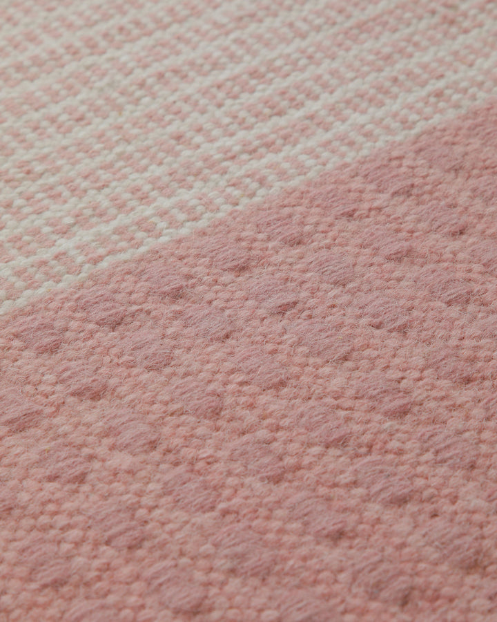 Handwebteppich Wolle Breitstreifen rosé grau 160x230 cm – Close-up der Webart