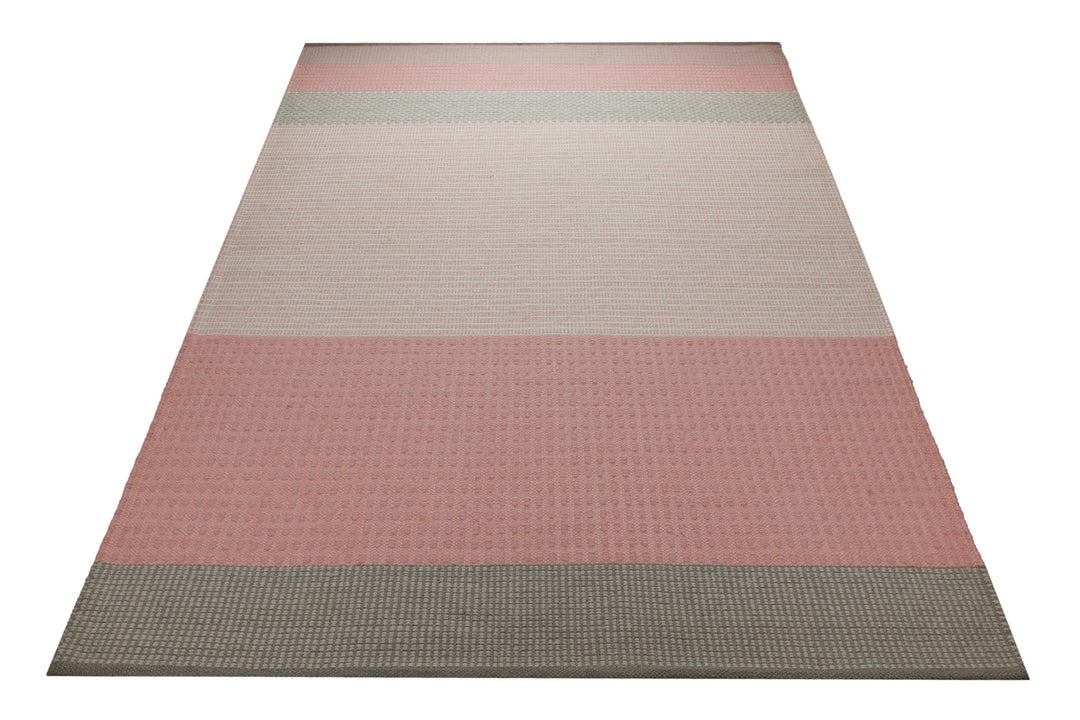 Handwebteppich Wolle Breitstreifen rosé grau 160x230 cm – dekorativ im Raum inszeniert