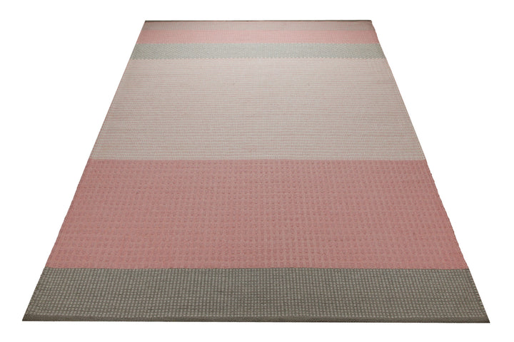 Handwebteppich Wolle Breitstreifen rosé grau 160x230 cm – dekorativ im Raum inszeniert