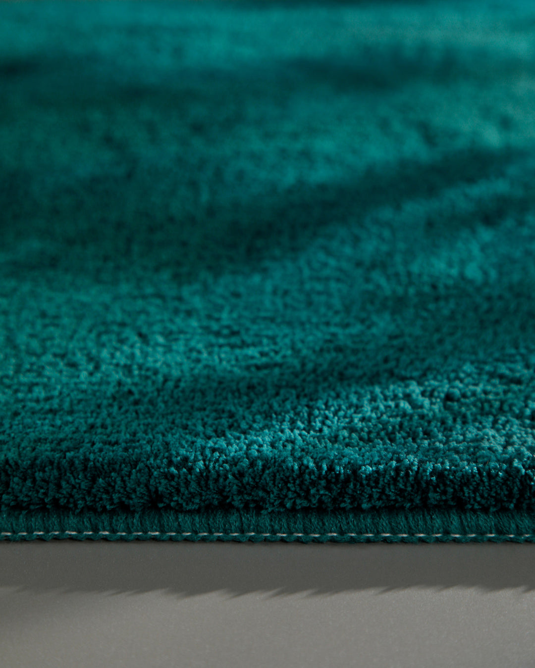 Badematte Badteppich Joris Petrol flauschig Detailbild Flor Perspektive