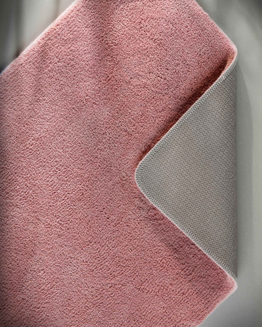 Badematte Badteppich Joris Rosa flauschig Detailbild Flor umgeklappt